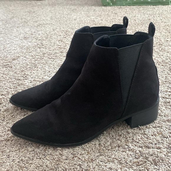 Women’s Old Navy Faux Suede Booties - Picture 6 of 7